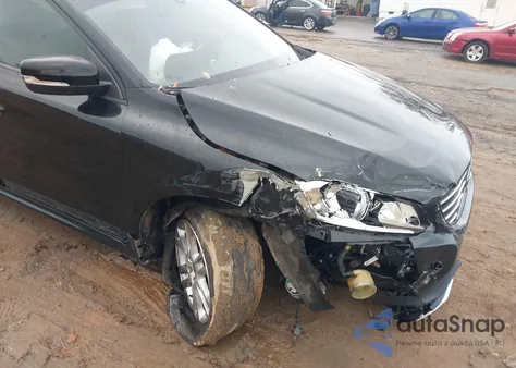 2015 Volvo Xc60 T5 from USA, damaged, VIN YV440MDJ1F2679878